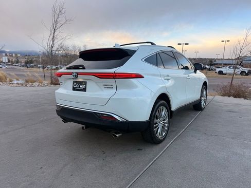 Used 2022 Toyota Venza Limited image 5
