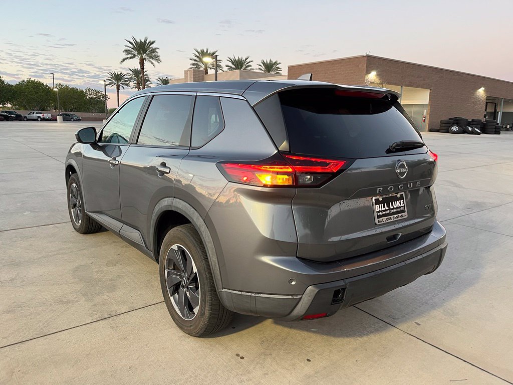 Used 2024 Nissan Rogue SV FWD image 9
