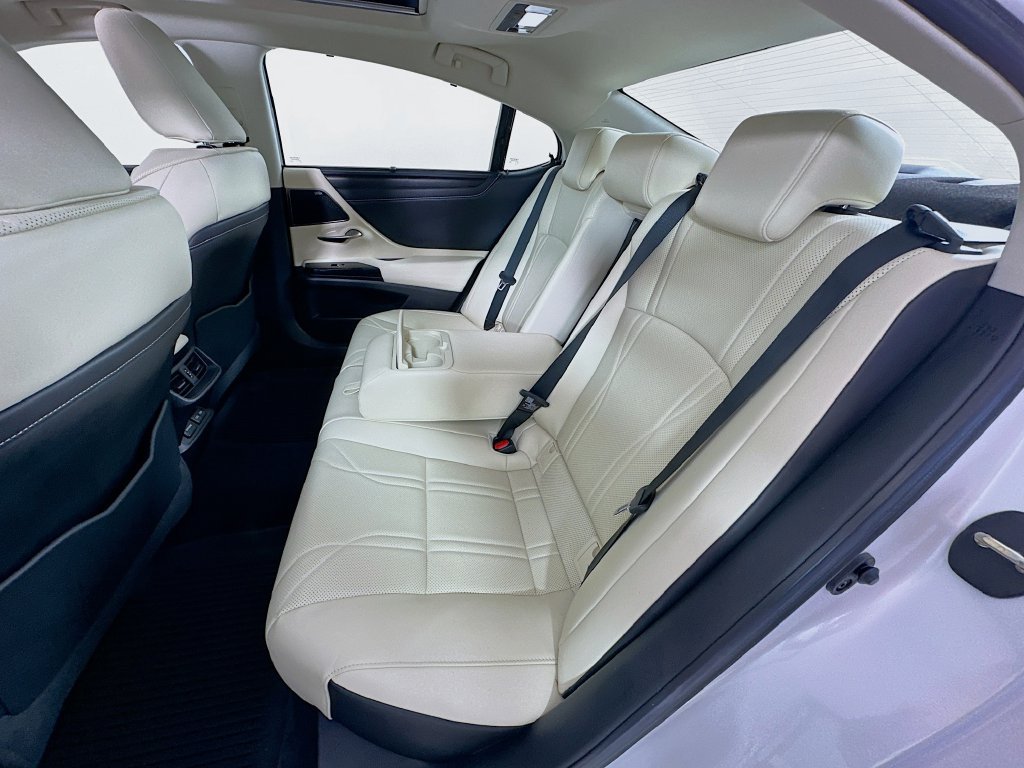 Used 2022 Lexus ES 350 Ultra Luxury w/ Accessory Package 2 FWD image 26