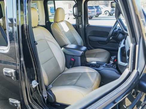 Used 2019 Jeep Wrangler Unlimited Sahara image 11