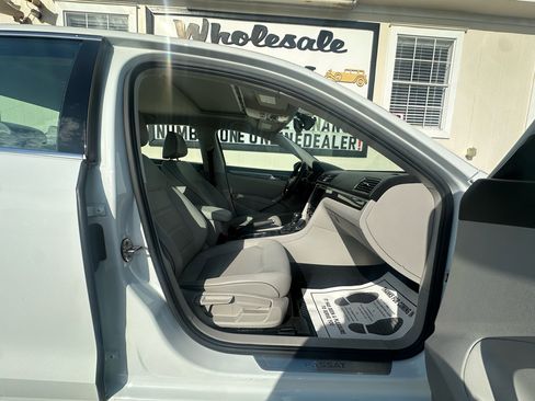 Used 2018 Volkswagen Passat 2.0T SE image 29