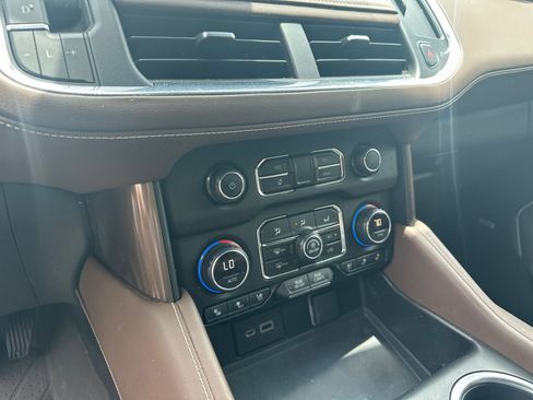Used 2021 Chevrolet Suburban High Country w/ Premium Package AWD/4WD image 30