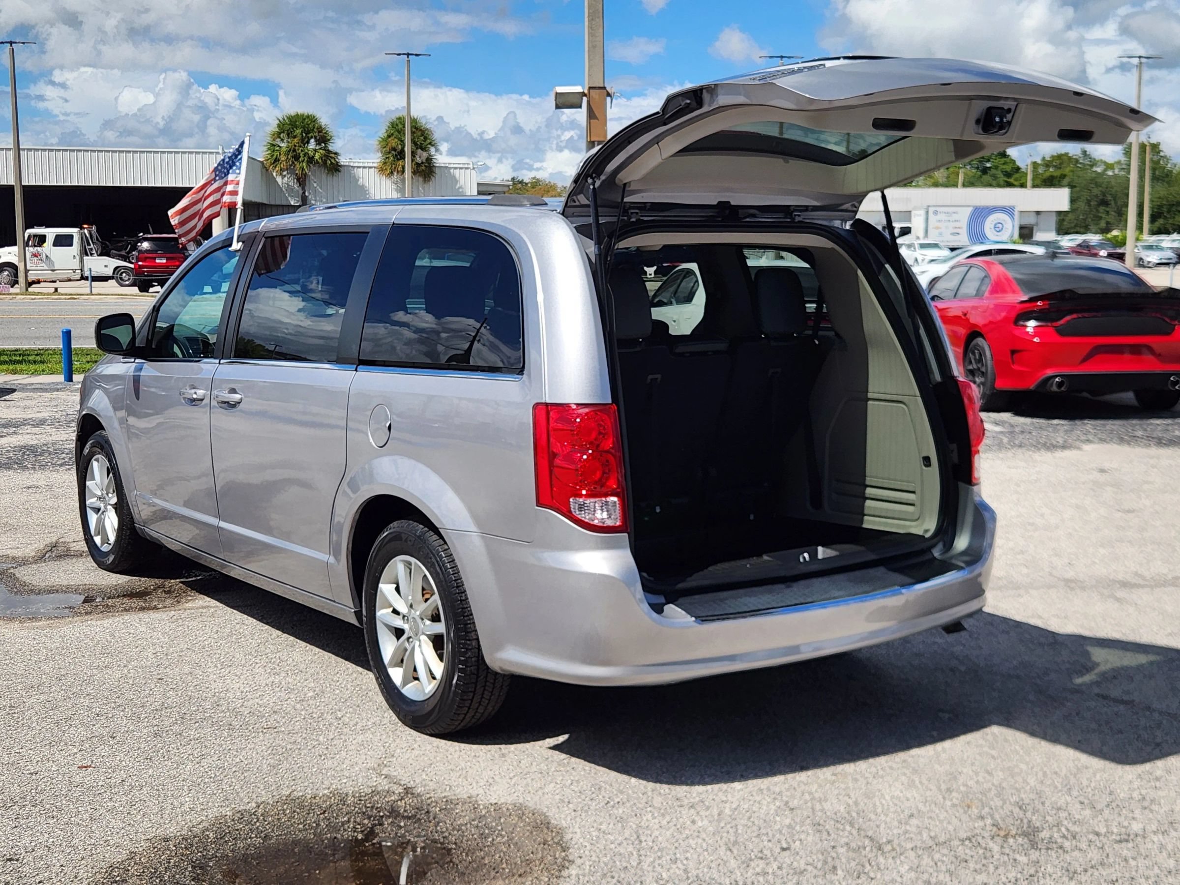 Used 2019 Dodge Grand Caravan SXT FWD image 20
