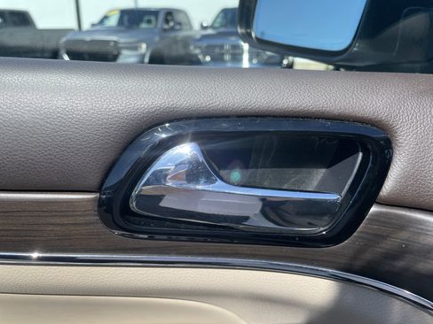 Used 2019 Jeep Grand Cherokee Overland AWD/4WD image 38