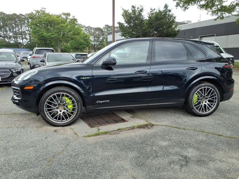 Used 2023 Porsche Cayenne Platinum Edition AWD/4WD image 9