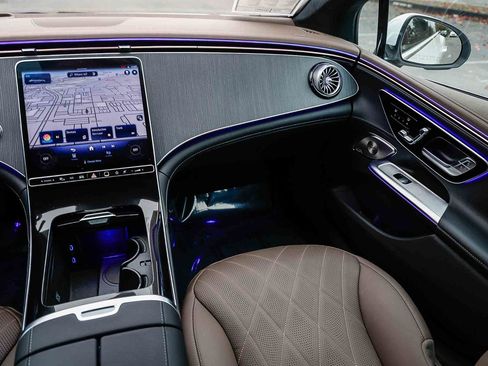 Used 2023 Mercedes-Benz EQE 500 4MATIC Sedan image 15