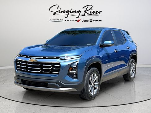 Used 2026 Chevrolet Equinox LT w/ Convenience Package II FWD image 3