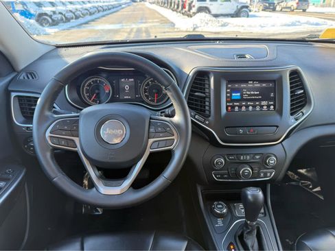 Used 2019 Jeep Cherokee Latitude Plus image 13