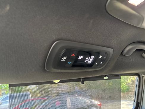 Used 2025 Chrysler Pacifica Select FWD image 23