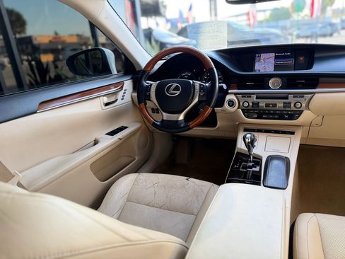 Used 2013 Lexus ES 300h w/ Luxury Pkg FWD image 21