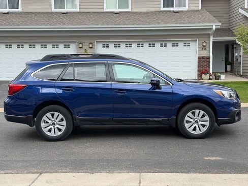 Used 2016 Subaru Outback 2.5i Premium AWD/4WD image 2