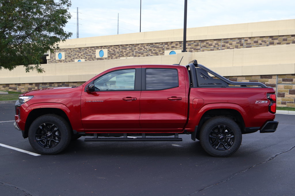 New 2026 Chevrolet Colorado Z71 w/ Midnight Edition AWD/4WD image 4