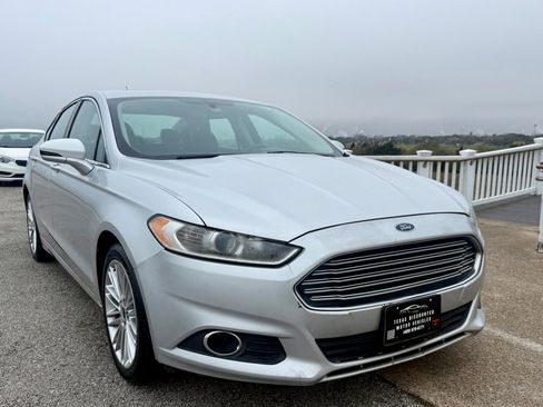 Used 2013 Ford Fusion SE image 3