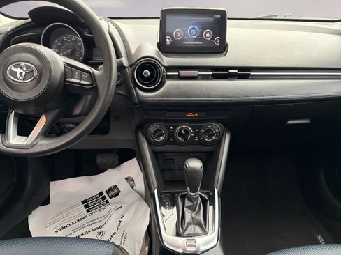 Used 2019 Toyota Yaris LE image 11