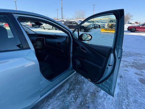 Used 2020 Toyota Prius LE image 23