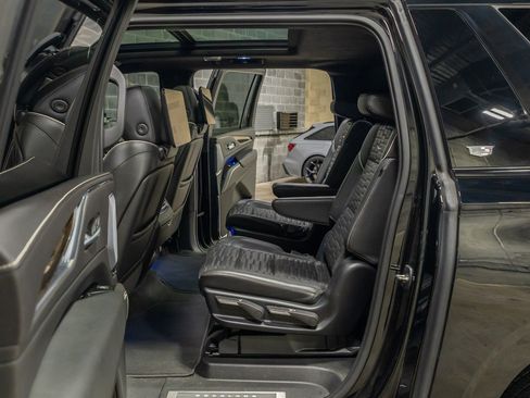 Used 2023 Cadillac Escalade ESV Sport Platinum w/ LPO, ONYX Package AWD/4WD image 62