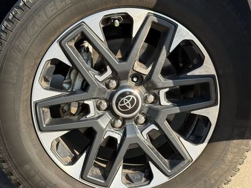 Used 2024 Toyota Tundra Limited AWD/4WD image 12