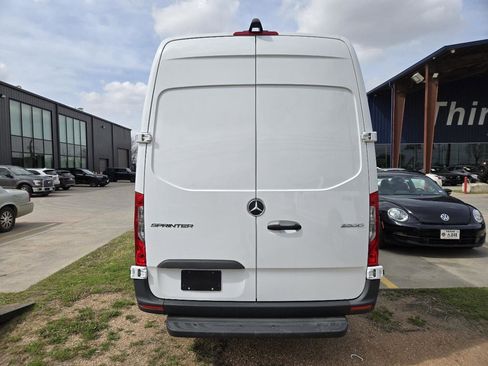 Used 2024 Mercedes-Benz Sprinter 2500 image 4