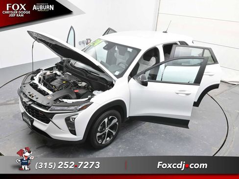 Used 2024 Chevrolet Trax RS image 34