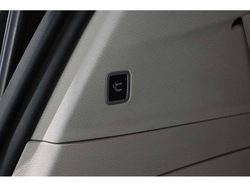 Used 2021 Chrysler Pacifica Touring w/ Cold Weather Group FWD image 25