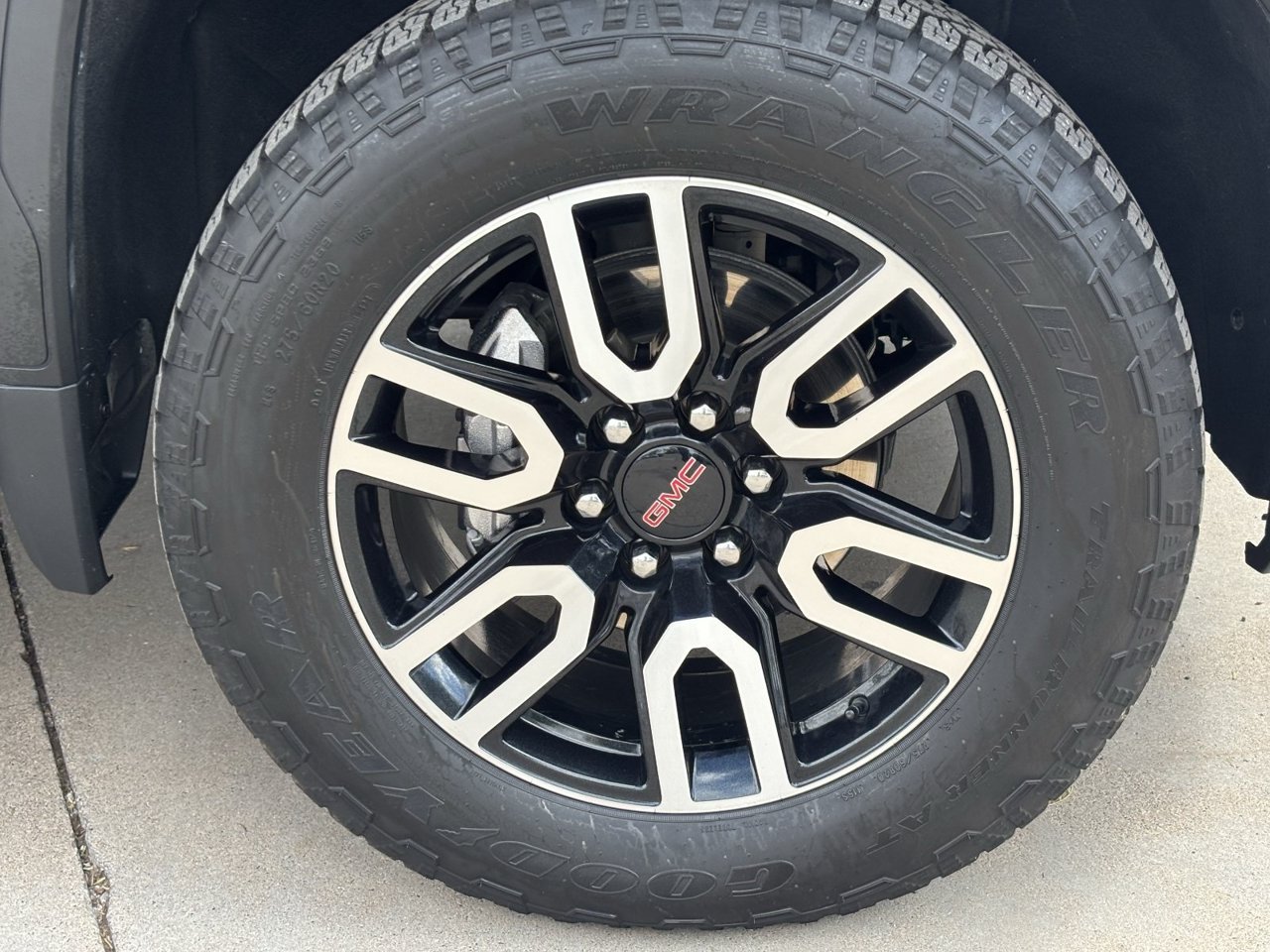 Used 2024 GMC Sierra 1500 AT4 w/ Technology Package AWD/4WD image 7