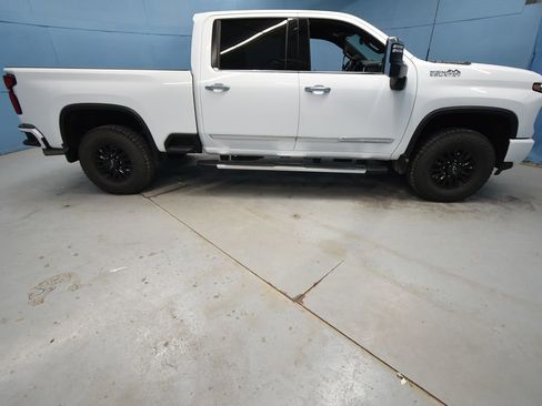 Used 2025 Chevrolet Silverado 2500 High Country image 32