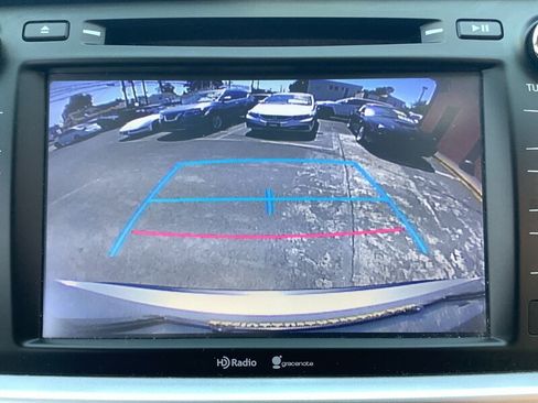 Used 2015 Toyota Highlander XLE AWD/4WD image 24