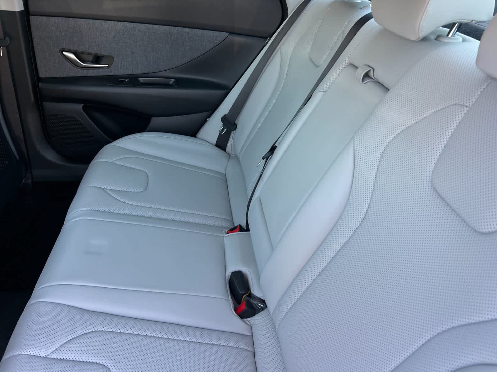 Used 2026 Hyundai Elantra Limited FWD image 5