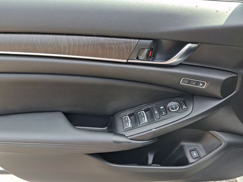 Used 2021 Honda Accord EX-L image 12