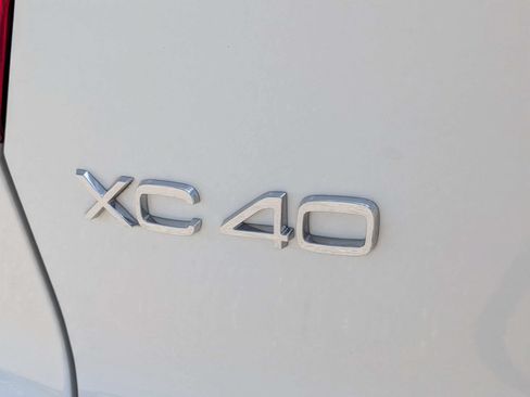Used 2024 Volvo XC40 B5 Ultimate w/ Protection Package Premier AWD/4WD image 14