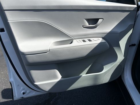 Used 2025 Hyundai Kona SEL AWD/4WD image 12