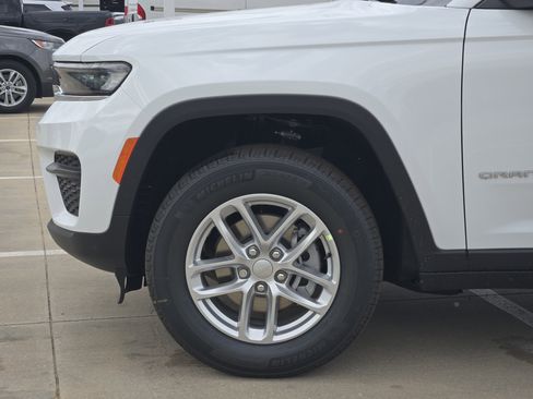 New 2026 Jeep Grand Cherokee Laredo RWD image 5