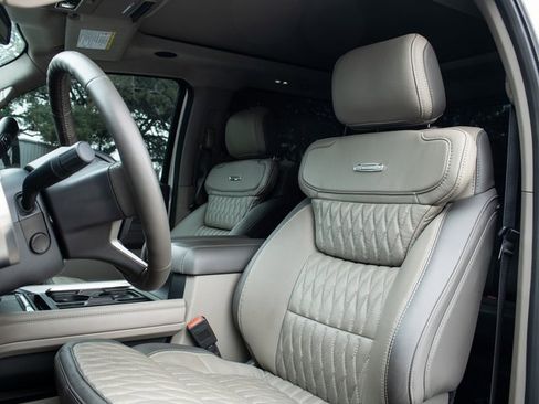 Used 2025 Ford F350 Platinum w/ Platinum Plus Package image 9