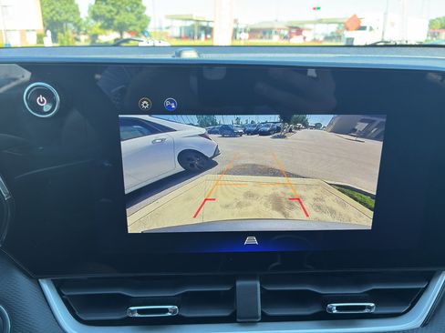 Used 2025 Chevrolet Equinox LT AWD/4WD image 23