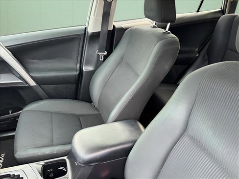 Used 2016 Toyota RAV4 LE image 8