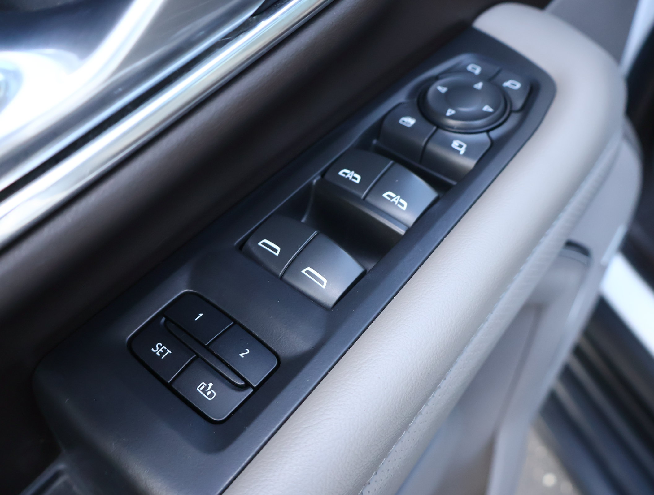 Used 2022 GMC Yukon SLT w/ SLT Premium Package AWD/4WD image 8
