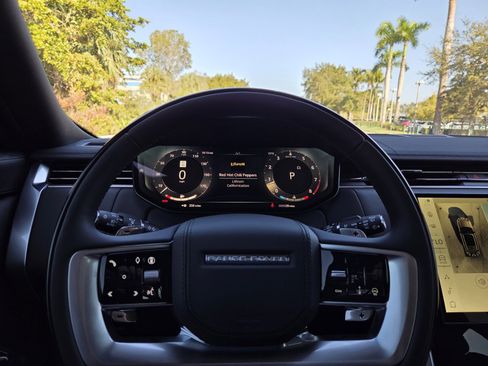 New 2025 Land Rover Range Rover SE image 10