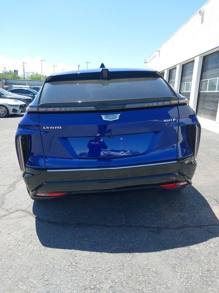 Used 2024 Cadillac Lyriq Luxury RWD image 3