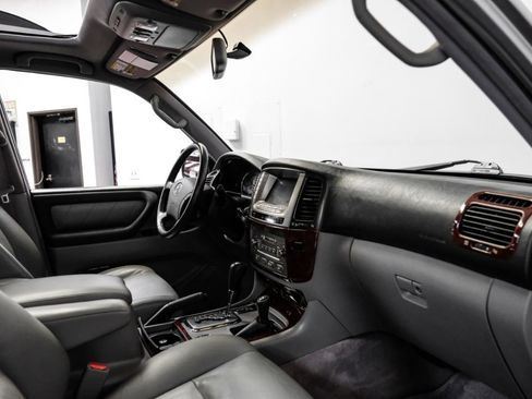 Used 2006 Toyota Land Cruiser image 11