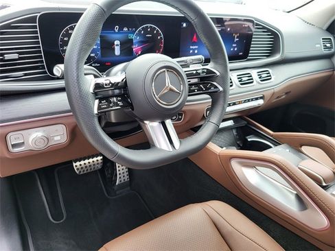 Used 2024 Mercedes-Benz GLS 450 4MATIC image 23