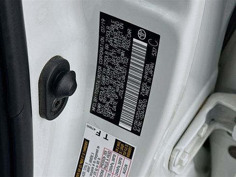 Used 2019 Toyota Prius XLE w/ Carpet Mat Package AWD/4WD image 12