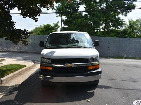 Used 2023 Chevrolet Express 3500 LT w/ LT Preferred Equipment Group RWD image 3