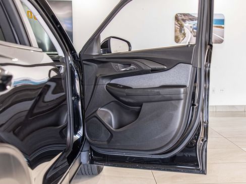 Used 2022 Chevrolet TrailBlazer LT FWD image 39