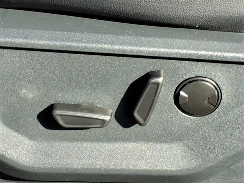 New 2026 Ford F250 Lariat w/ Black Appearance Package image 17