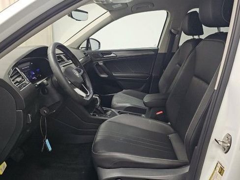 Used 2023 Volkswagen Tiguan SE image 4