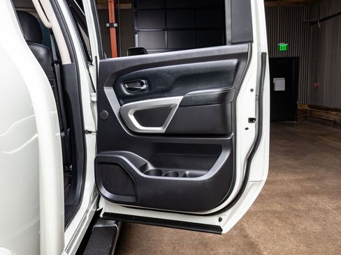 Used 2017 Nissan Titan PRO-4X image 38