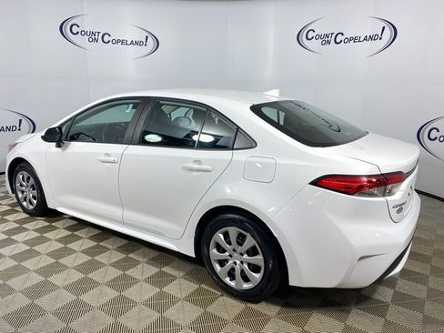 Certified 2022 Toyota Corolla LE image 4