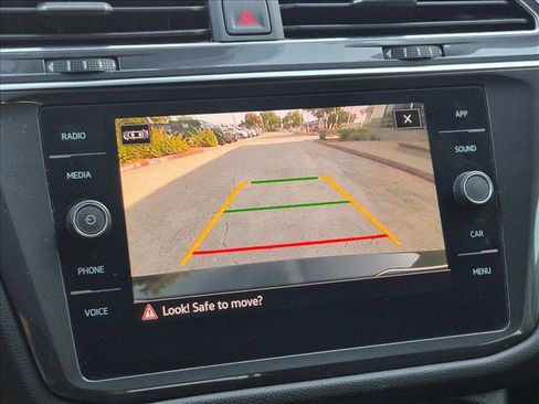 Used 2022 Volkswagen Tiguan SE w/ Panoramic Sunroof Package FWD image 13