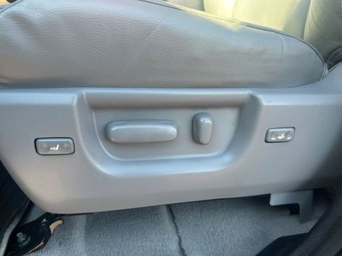 Used 2010 Toyota Tundra Limited image 12