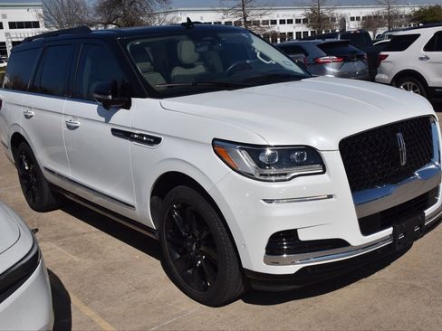 Used 2023 Lincoln Navigator Black Label image 4